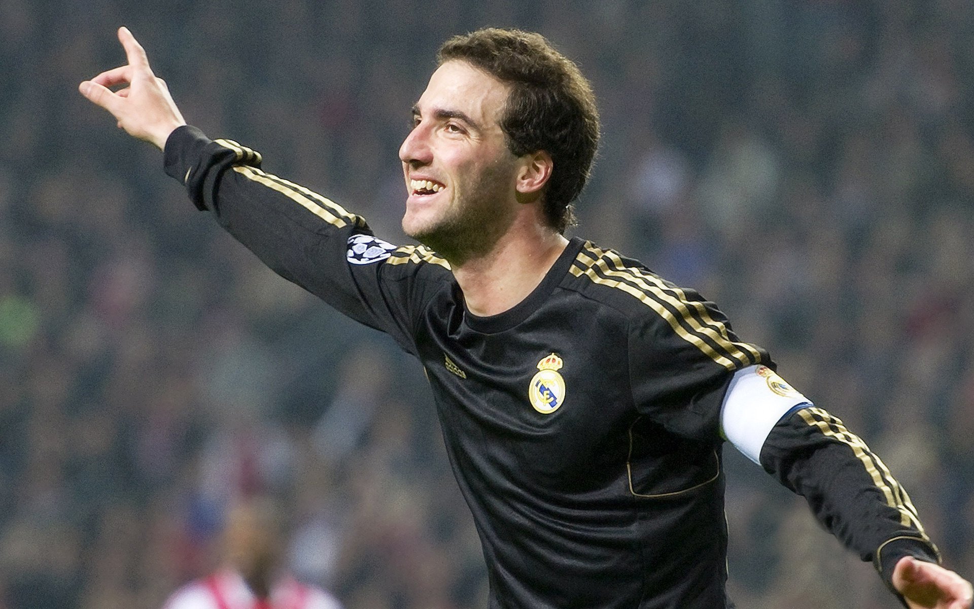 开云APP-欧冠淘汰赛焦点战，委内瑞拉带走爱尔兰，当足球成为流亡者的故乡