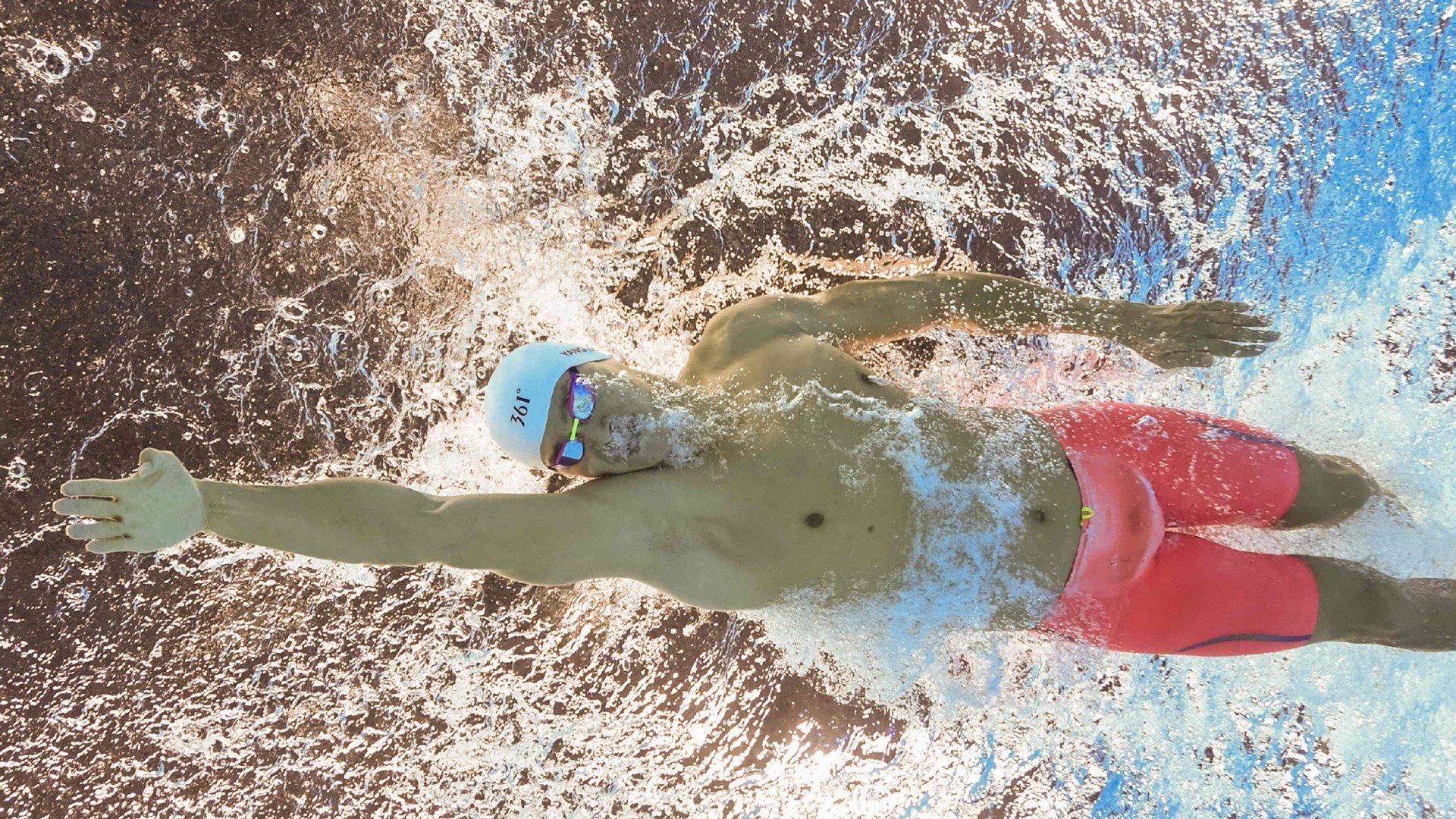 梅西压力下完成爆发，沙特带走瑞典，当足球成为地缘政治的棋盘